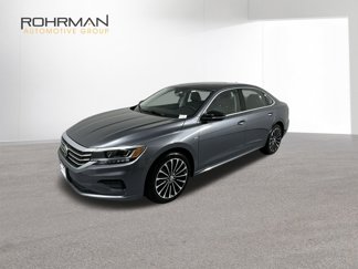Used 2022 Volkswagen Passat 2.0T image 1