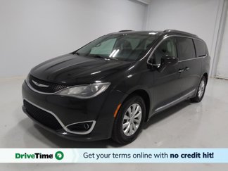 Used 2018 Chrysler Pacifica Touring-L image 1