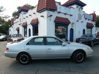 Used 2000 Toyota Camry LE image 1