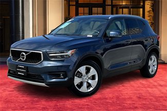 Used 2022 Volvo XC40 T4 Momentum w/ Premium Package image 1