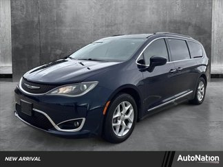 Used 2018 Chrysler Pacifica Touring-L w/ Tire & Wheel Group image 1