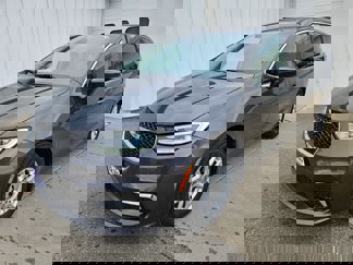 Used 2023 Chrysler Pacifica Touring-L image 1