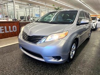 Used 2014 Toyota Sienna LE image 1