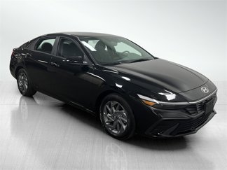 Used 2024 Hyundai Elantra SEL image 1