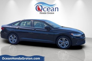 Used 2024 Volkswagen Jetta SE image 1