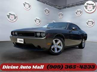 Used 2014 Dodge Challenger SXT image 1