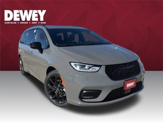 New 2025 Chrysler Pacifica Limited image 1