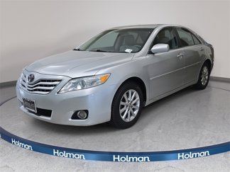 Used 2010 Toyota Camry LE image 1