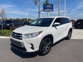 Used 2017 Toyota Highlander LE image 1