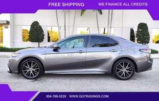Used 2021 Toyota Camry SE image 1