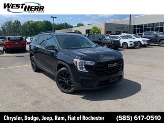 Used 2022 GMC Terrain SLE w/ Driver Convenience Package image 1