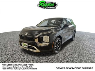 Used 2024 Mitsubishi Outlander SE image 1