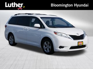 Used 2015 Toyota Sienna LE image 1