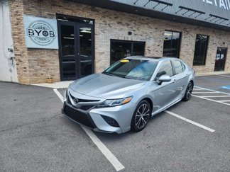 Used 2018 Toyota Camry SE image 1
