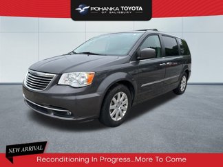 Used 2016 Chrysler Town & Country Touring w/ Driver Convenience Group image 1