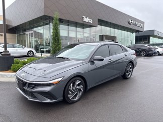 Used 2025 Hyundai Elantra Sport image 1