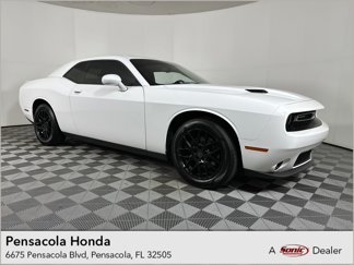 Used 2019 Dodge Challenger SXT image 1