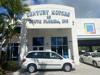 Used 2005 Chrysler Town & Country w/ Popular Equipment Group I image 1