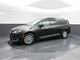 Used 2017 Chrysler Pacifica Touring-L image 1