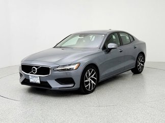 Used 2020 Volvo S60 T6 Momentum image 1