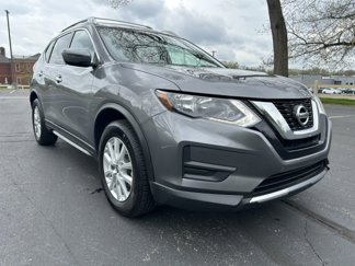 Used 2017 Nissan Rogue SV image 1