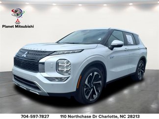 Used 2024 Mitsubishi Outlander SE image 1