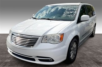 Used 2016 Chrysler Town & Country Touring image 1