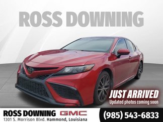 Used 2021 Toyota Camry SE image 1