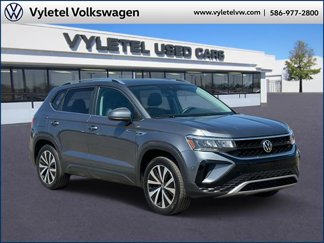 Used 2022 Volkswagen Taos SE w/ Panoramic Sunroof Package image 1