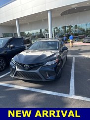 Used 2019 Toyota Camry SE w/ Carpet Mat Package image 1