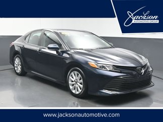 Used 2020 Toyota Camry LE image 1