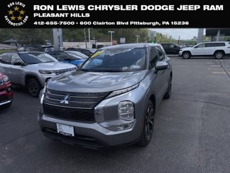 Used 2023 Mitsubishi Outlander SE image 1