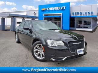 Used 2017 Chrysler 300 Limited image 1