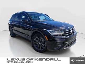 Used 2022 Volkswagen Tiguan SE image 1