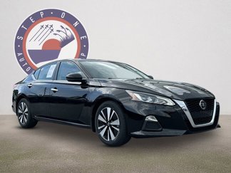 Used 2021 Nissan Altima 2.5 SV w/ SV Premium Package image 1