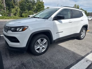 Used 2022 Jeep Compass Latitude image 1