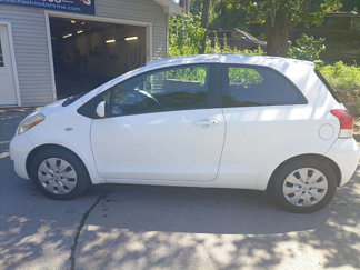 Used 2011 Toyota Yaris 2-Door Hatchback image 1