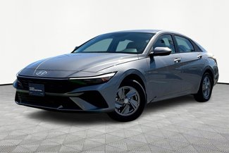 Certified 2025 Hyundai Elantra SE image 1