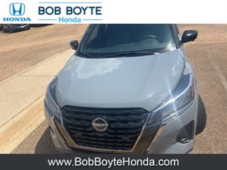 Used 2023 Nissan Kicks SR image 1