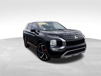Used 2022 Mitsubishi Outlander SE image 1