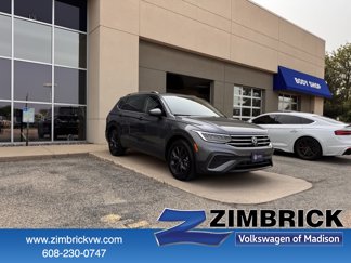 Certified 2024 Volkswagen Tiguan SE image 1