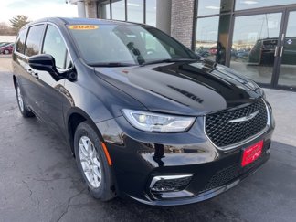 New 2025 Chrysler Pacifica Select image 1