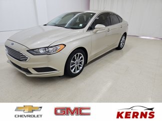 Used 2017 Ford Fusion SE w/ Fusion SE Technology Package image 1