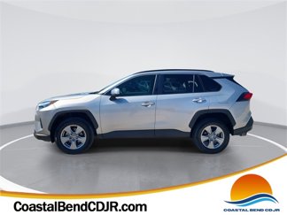 Used 2022 Toyota RAV4 XLE image 1