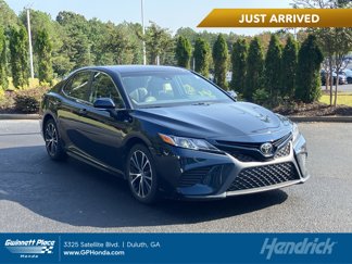Used 2018 Toyota Camry SE image 1