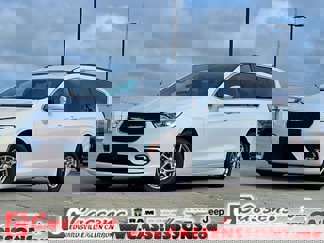 Certified 2022 Chrysler Pacifica Touring image 1