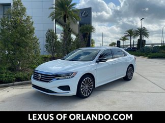 Used 2022 Volkswagen Passat 2.0T image 1