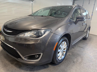 Used 2019 Chrysler Pacifica Touring-L image 1