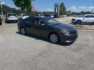 Used 2018 Toyota Camry LE image 1