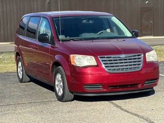 Used 2010 Chrysler Town & Country LX image 1